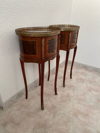 Coppia di Comodini Classici in Legno e Metallo