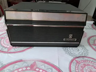 Magnetófono Grundig con micrófono. Es antiguo