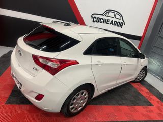 Hyundai i30 2012 apple carplay / android auto