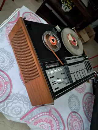 Grabadora Grundig antigua