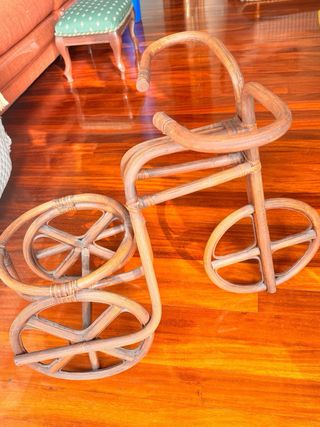 Bicicleta de mimbre decorativa