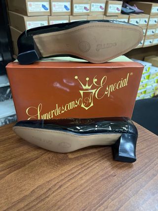 Zapato salón Alido charol negro T. 35 y 39