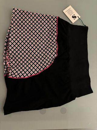 Falda vintage negra y rosa