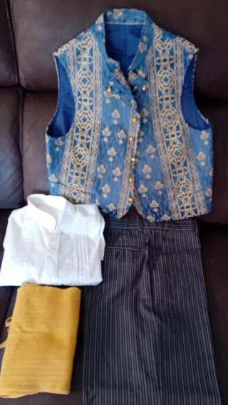 Traje de Fallero Azul y Dorado