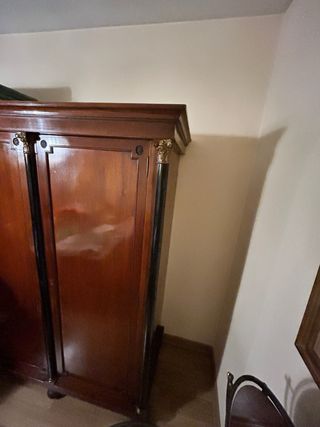 Armario antiguo de caoba
