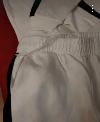 Chándal de dos piezas sudadera y pantalón.