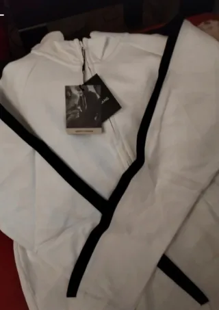 Chándal de dos piezas sudadera y pantalón.