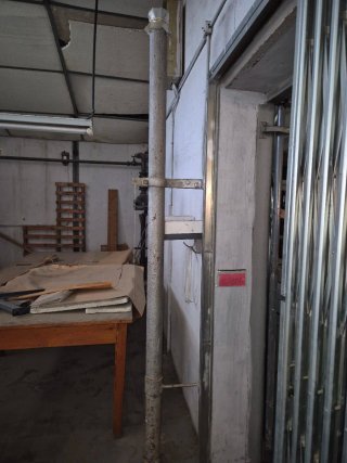 Reja seguridad extensible (ballesta) acero galvan.