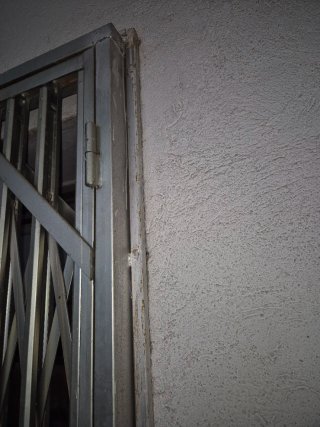 Reja seguridad extensible (ballesta) acero galvan.