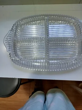 Bandeja de cristal con diseño acanalado
