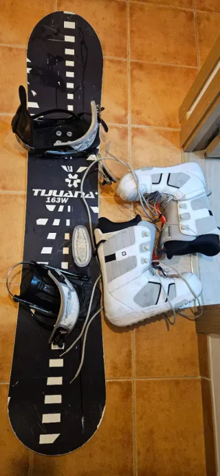 Tabla Snowboard Tijuana 163W + Botas Burton T48