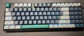 Teclado Gaming Negro, Teclas Gris, Blanco y Verde.