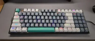 Teclado Gaming Negro, Teclas Gris, Blanco y Verde.