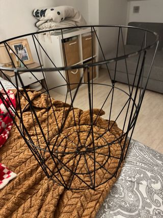 Mesa auxiliar metálica negra