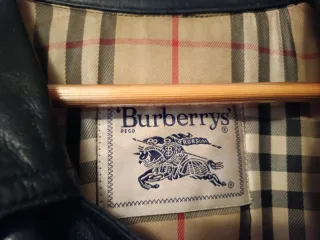 Chaquetón de cuero negro Burberry Sra.