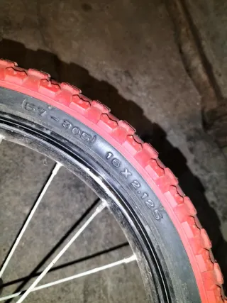 Bicicleta BMX Roja y Plateada