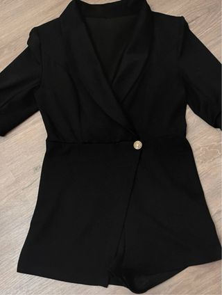 Mono blazer elegante negro