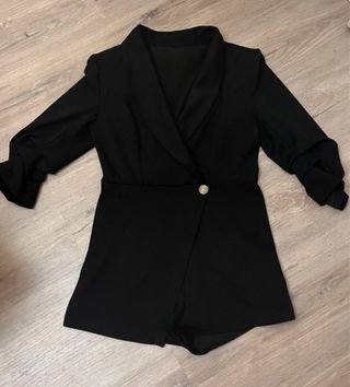 Mono blazer elegante negro