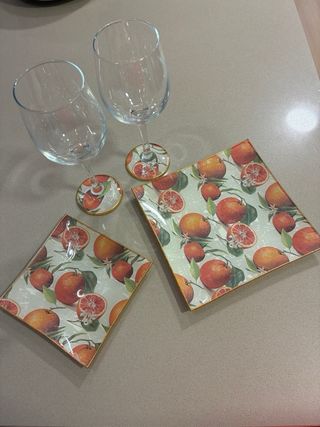 Set 2 Copas Vino y 2 Platos Decorados