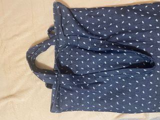 Bolso Tote Azul con Estampado Blanco