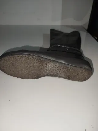 Botas altas de piel grises