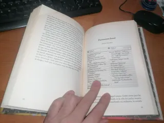Libro: VIVES EN LAS CINTAS QUE ME GRABASTE