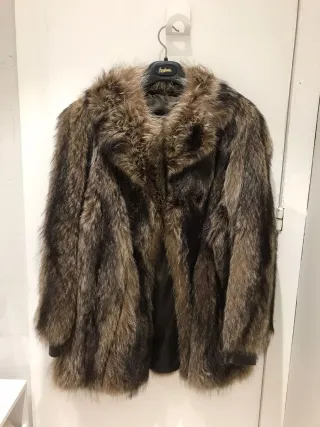 Chaquetón de piel marrón  Ancho 47 y largo 80