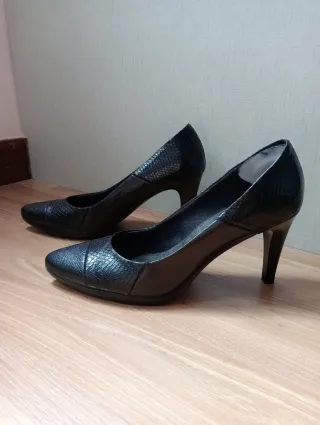Zapatos de piel negros tacón de aguja