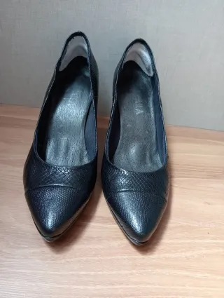 Zapatos de piel negros tacón de aguja