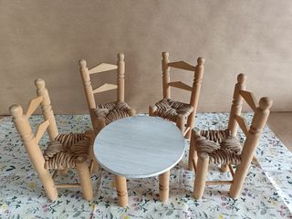 4 SILLAS Y MESA VINTAGE PARA MUÑECAS