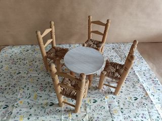 4 SILLAS Y MESA VINTAGE PARA MUÑECAS