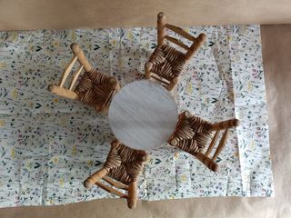 4 SILLAS Y MESA VINTAGE PARA MUÑECAS