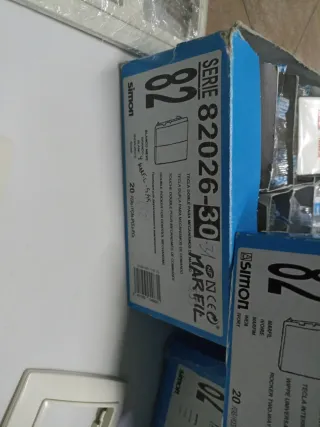 Simon Serie 82 Mecanismos Luz