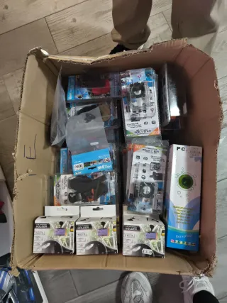 Lote di accessori per cellulari e fotocamere