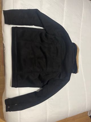 Cazadora Pull&Bear Negra con Borrego