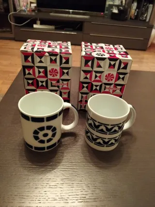 Dos tazas de Sargadelos con sus cajas originales.