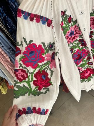 Blusa Kalami Rumi bordada flores talla única