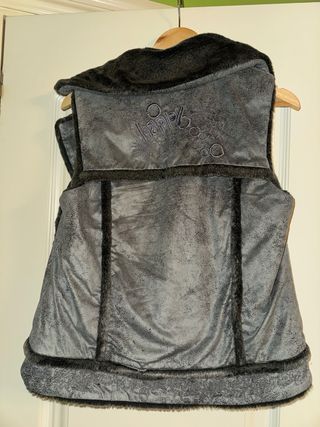 Chaleco de piel sintética gris