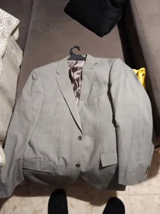 2 chaquetas y tres Traje azul marino gris negro.