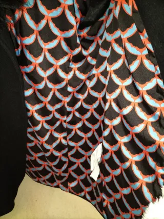 Abrigo Zara Manteco Negro con Forro Multicolor