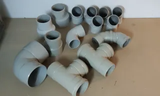 Lote de codos y tes para tubería