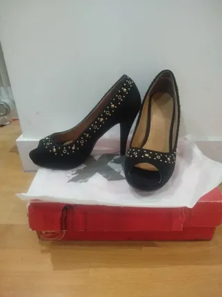 Zapatos de vestir negros talla 38 - 5€