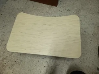 Mesa baja de madera y metal