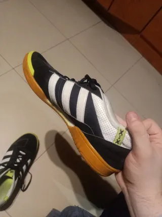 Zapatillas Adidas Fútbol Sala Negras y Amarillas