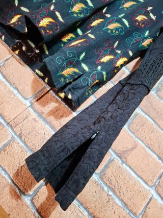 Top Custo Barcelona negro bordado | Diseño icónico