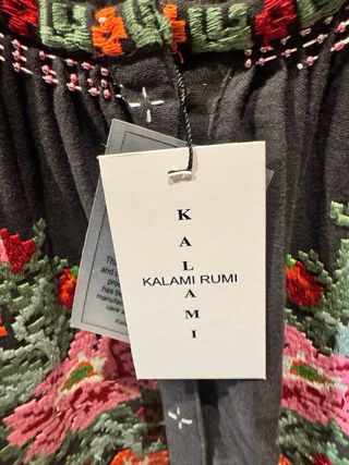Blusa Kalami Rumi bordada flores talla única
