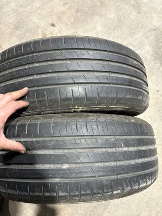 Neumático Goodyear 215/55R17