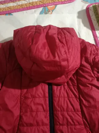 Chaqueta acolchada niña burdeos talla 8años