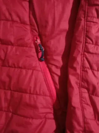 Chaqueta acolchada niña burdeos talla 8años