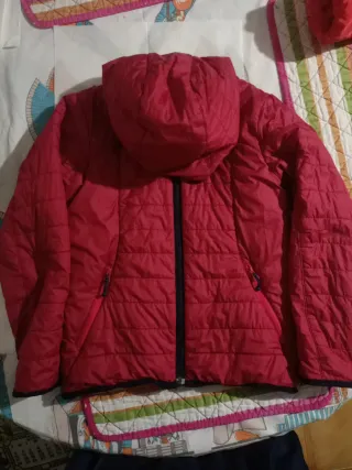 Chaqueta acolchada niña burdeos talla 8años